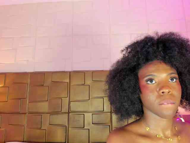Model: AmiraJones