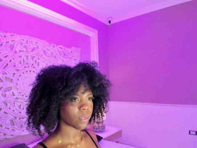 AmiraJones webcam