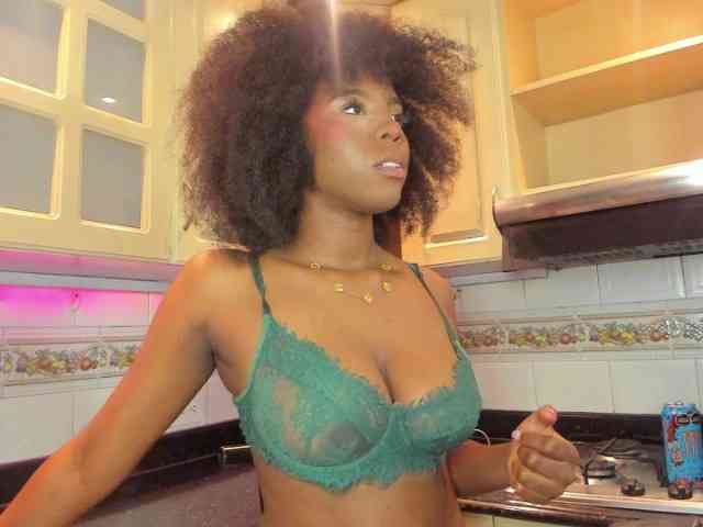 AmiraJones webcam