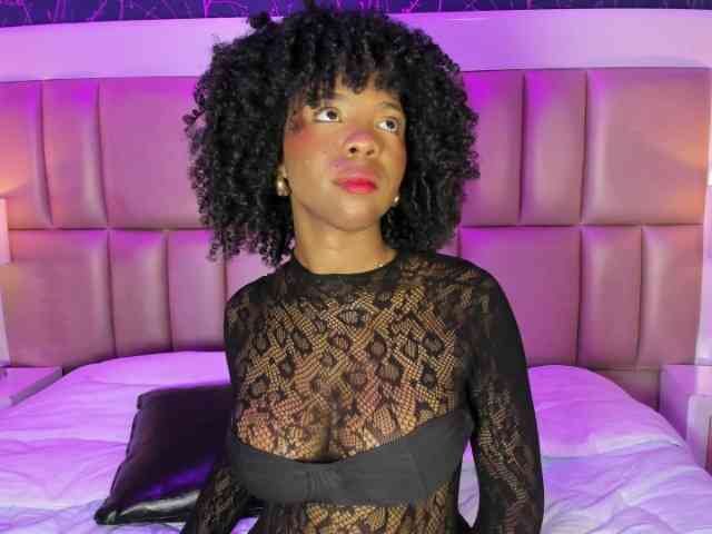 AmiraJones webcam