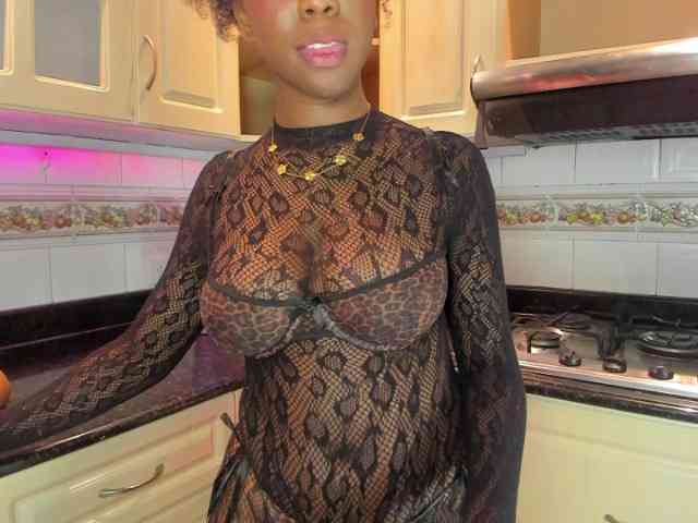 AmiraJones webcam