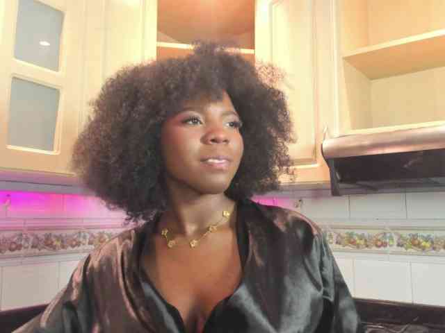 AmiraJones webcam
