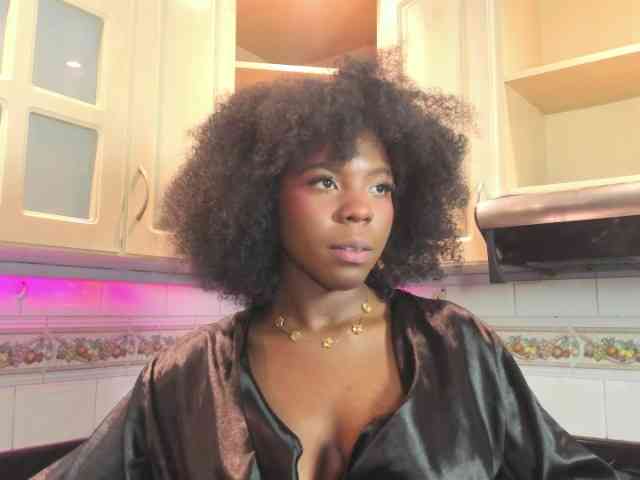 AmiraJones webcam