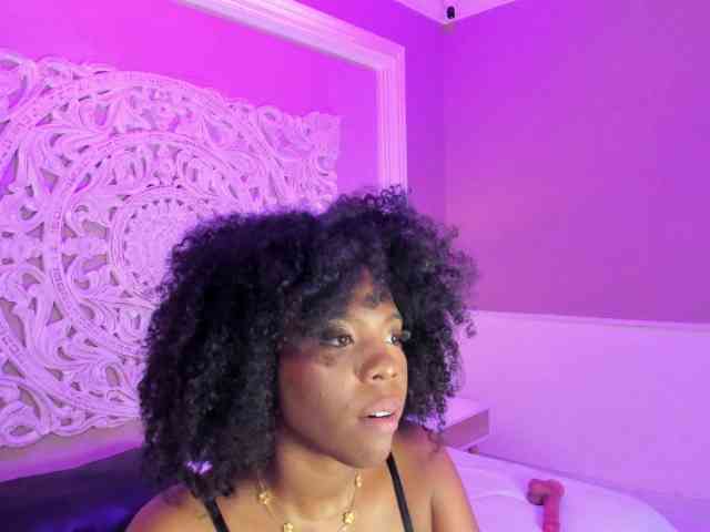 AmiraJones webcam
