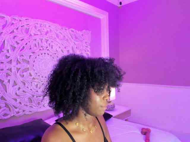 AmiraJones webcam