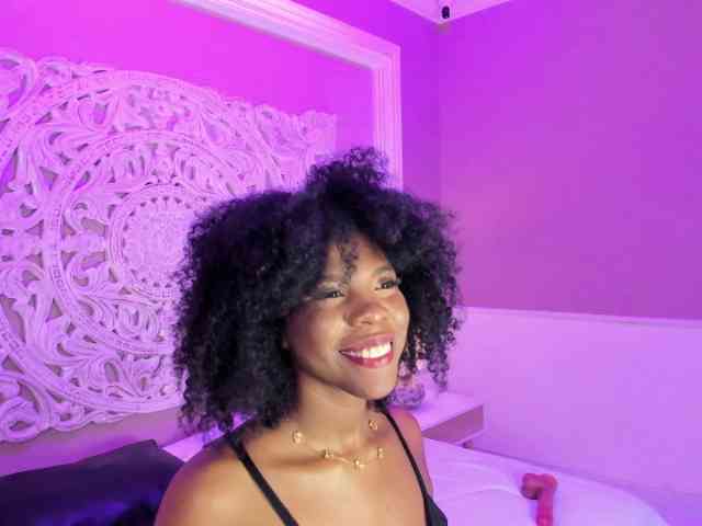 Model: AmiraJones