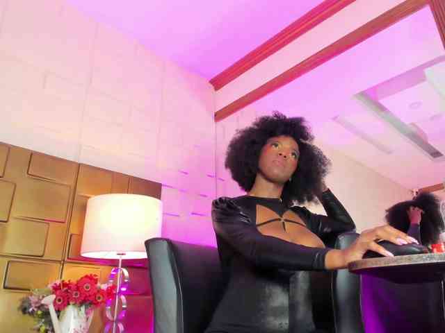 AmiraJones webcam