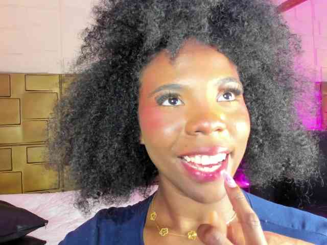 AmiraJones webcam