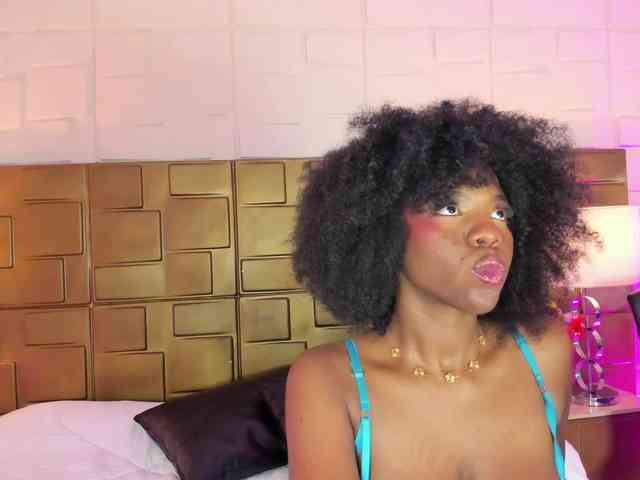 AmiraJones webcam