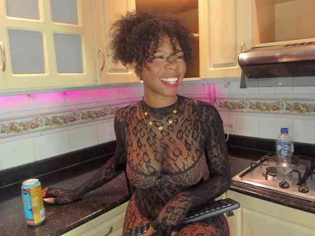 AmiraJones webcam
