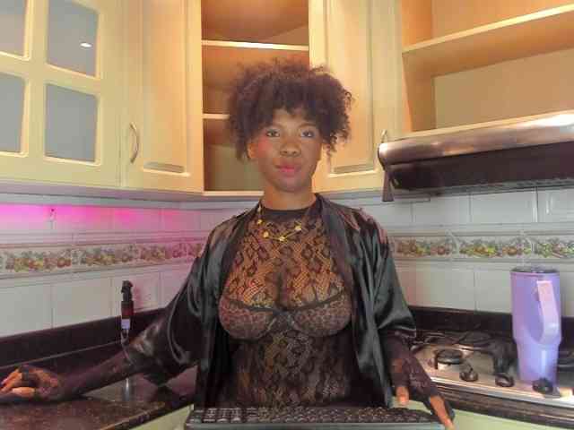AmiraJones webcam