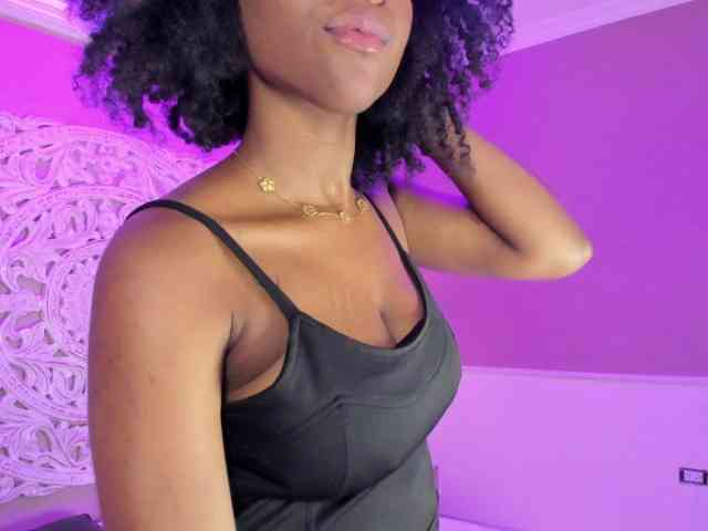 AmiraJones webcam