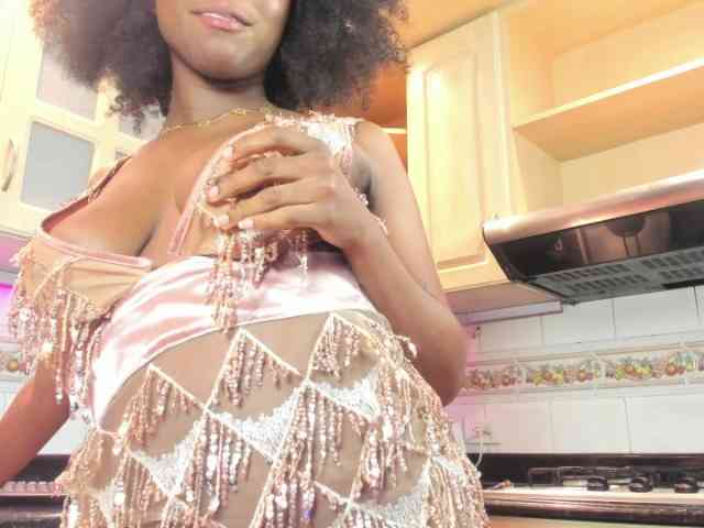 AmiraJones webcam