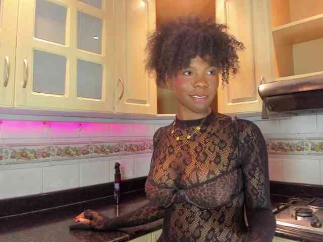 AmiraJones webcam