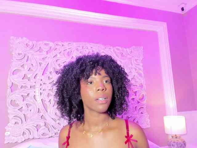 AmiraJones webcam