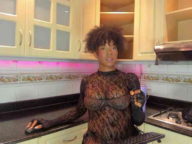 AmiraJones webcam