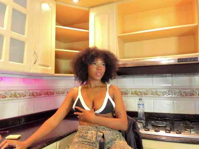 AmiraJones webcam