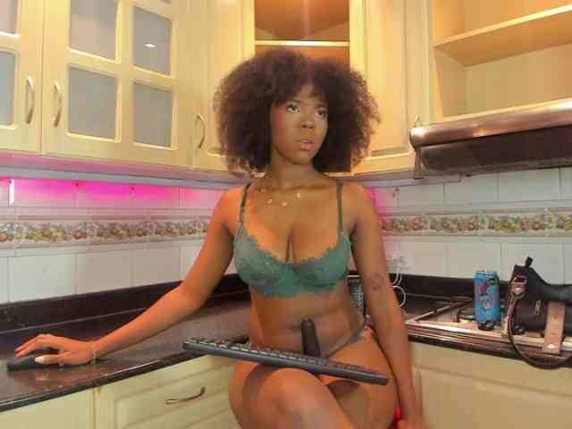 AmiraJones webcam