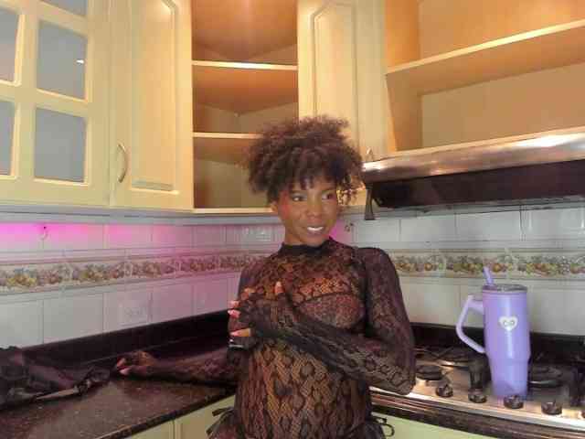 AmiraJones webcam