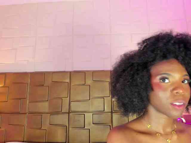 モデル: AmiraJones