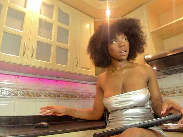 AmiraJones webcam