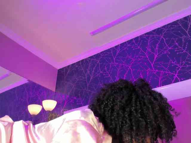 AmiraJones webcam
