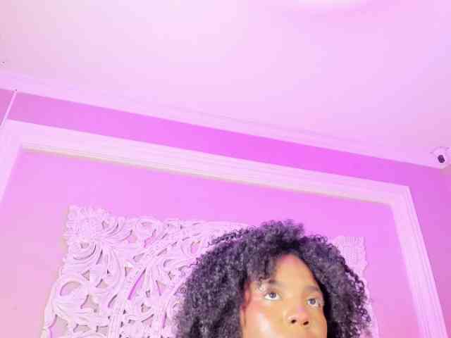 AmiraJones webcam