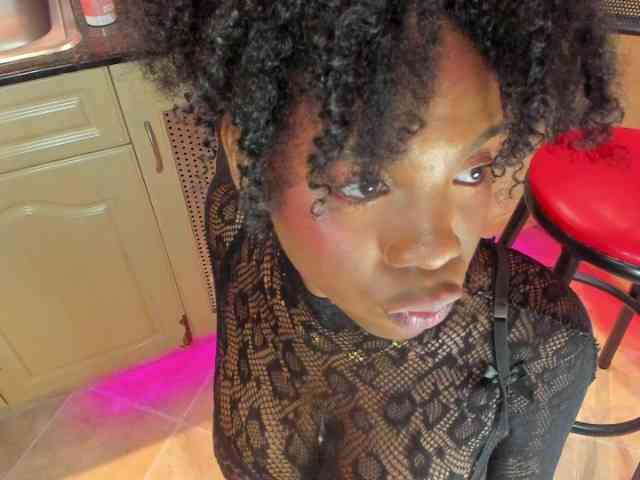 AmiraJones webcam