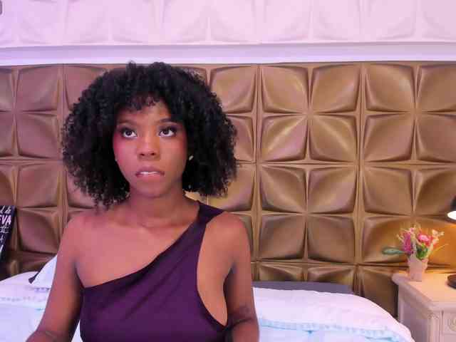 AmiraJones webcam