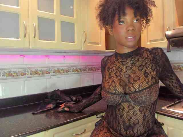 AmiraJones webcam
