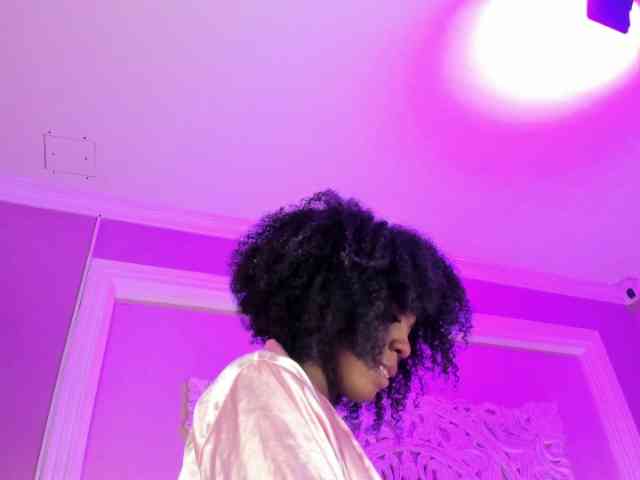 AmiraJones webcam