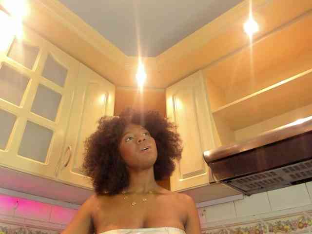 AmiraJones webcam