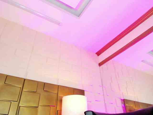 AmiraJones webcam