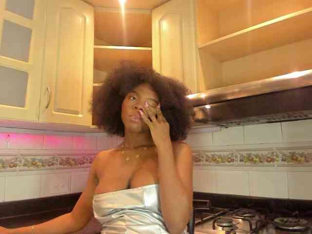 AmiraJones webcam