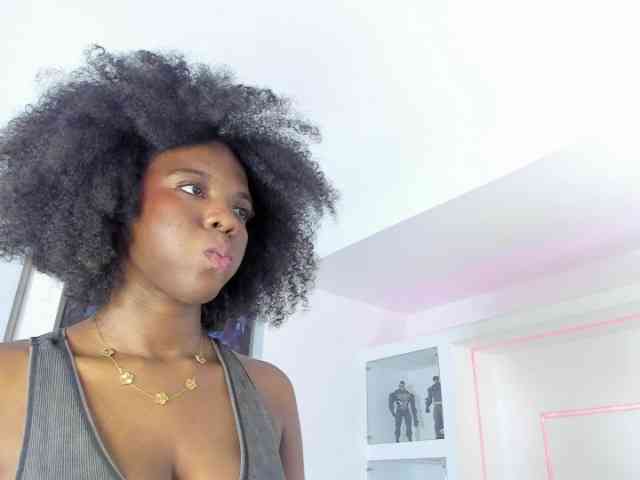 AmiraJones webcam