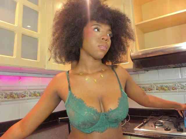 AmiraJones webcam
