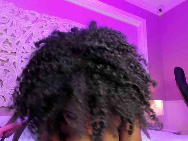 AmiraJones webcam