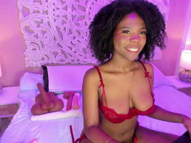 AmiraJones webcam