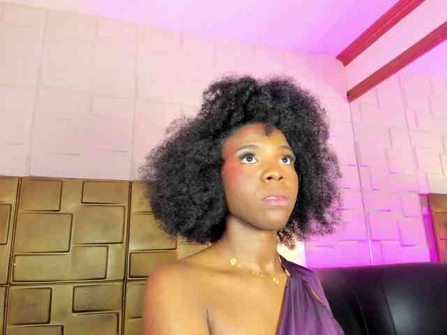 Modelo: AmiraJones
