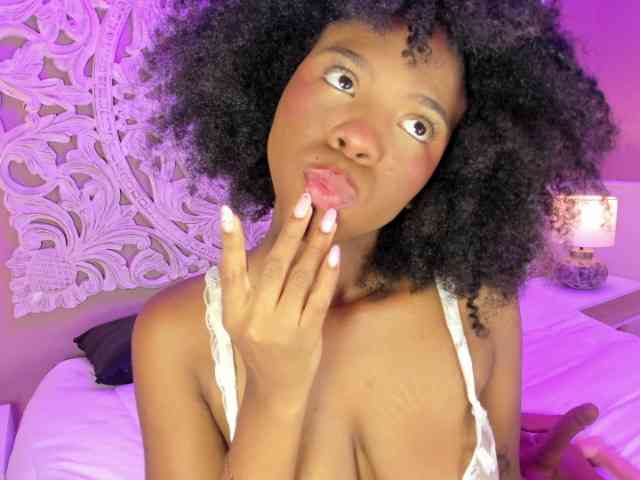 AmiraJones webcam