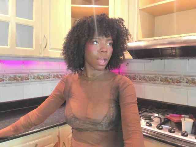 AmiraJones webcam