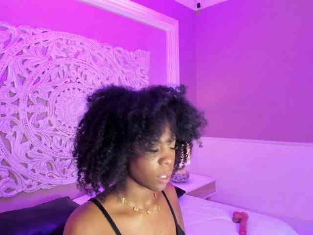 AmiraJones webcam