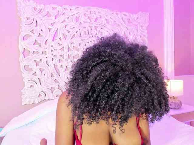 AmiraJones webcam
