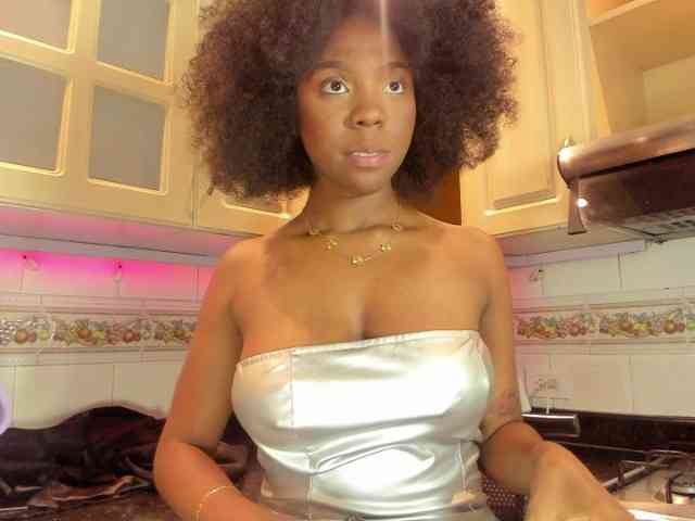 AmiraJones webcam
