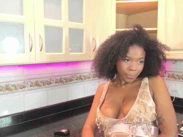 AmiraJones webcam