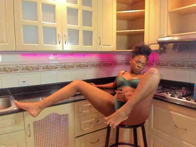 AmiraJones webcam