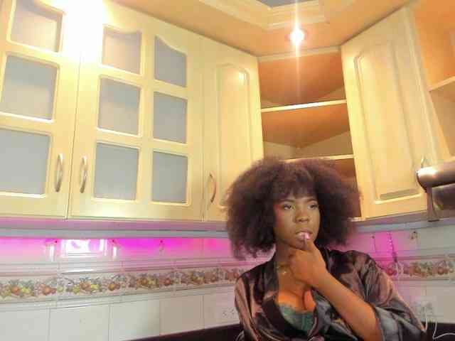 AmiraJones webcam