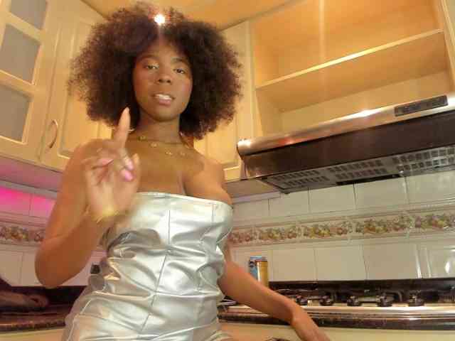 AmiraJones webcam