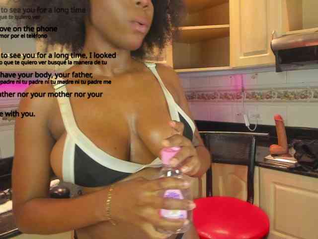 AmiraJones webcam