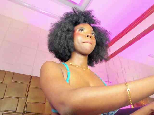 AmiraJones webcam